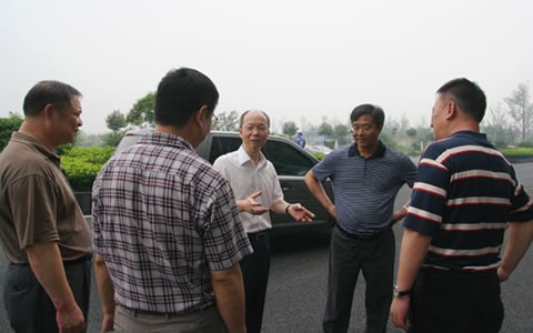 甯(ning)波江東(dong)區委書(shu)記一行(hang)來杭機(jī)股份視(shì)察