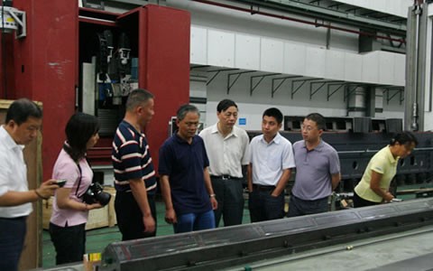 中國機(jī)床工具(jù)協會執(zhí)行副理(lǐ)事長王(wang)黎明莅(lì)臨杭機(jī)股份調(diao)研
