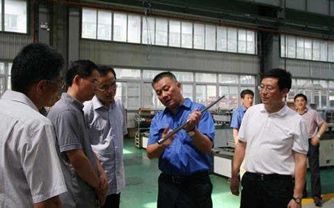 省(shěng)經信委(wěi)李上葵(kuí)總工程(cheng)師來杭(hang)機調研(yán)考察