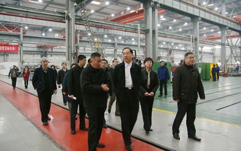 倪(ní)健民率(lǜ)全總慰(wèi)問團來(lai)杭機送(sòng)溫暖