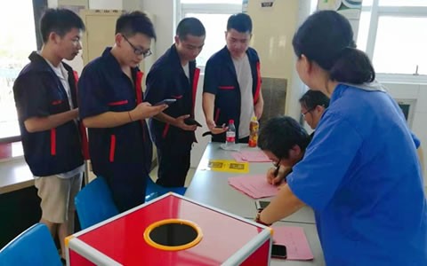 愛心點燃(rán)希望  真情傳(chuan)遞溫暖